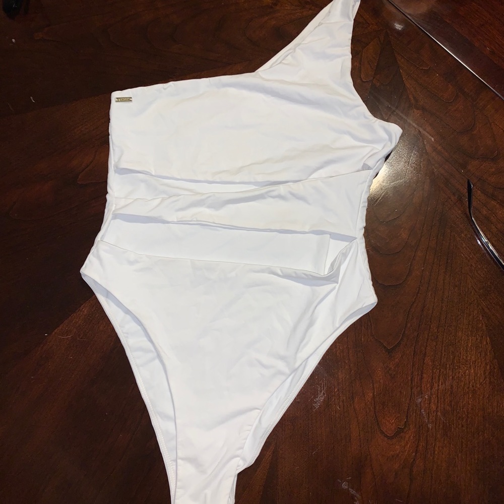 One shoulder swim suit